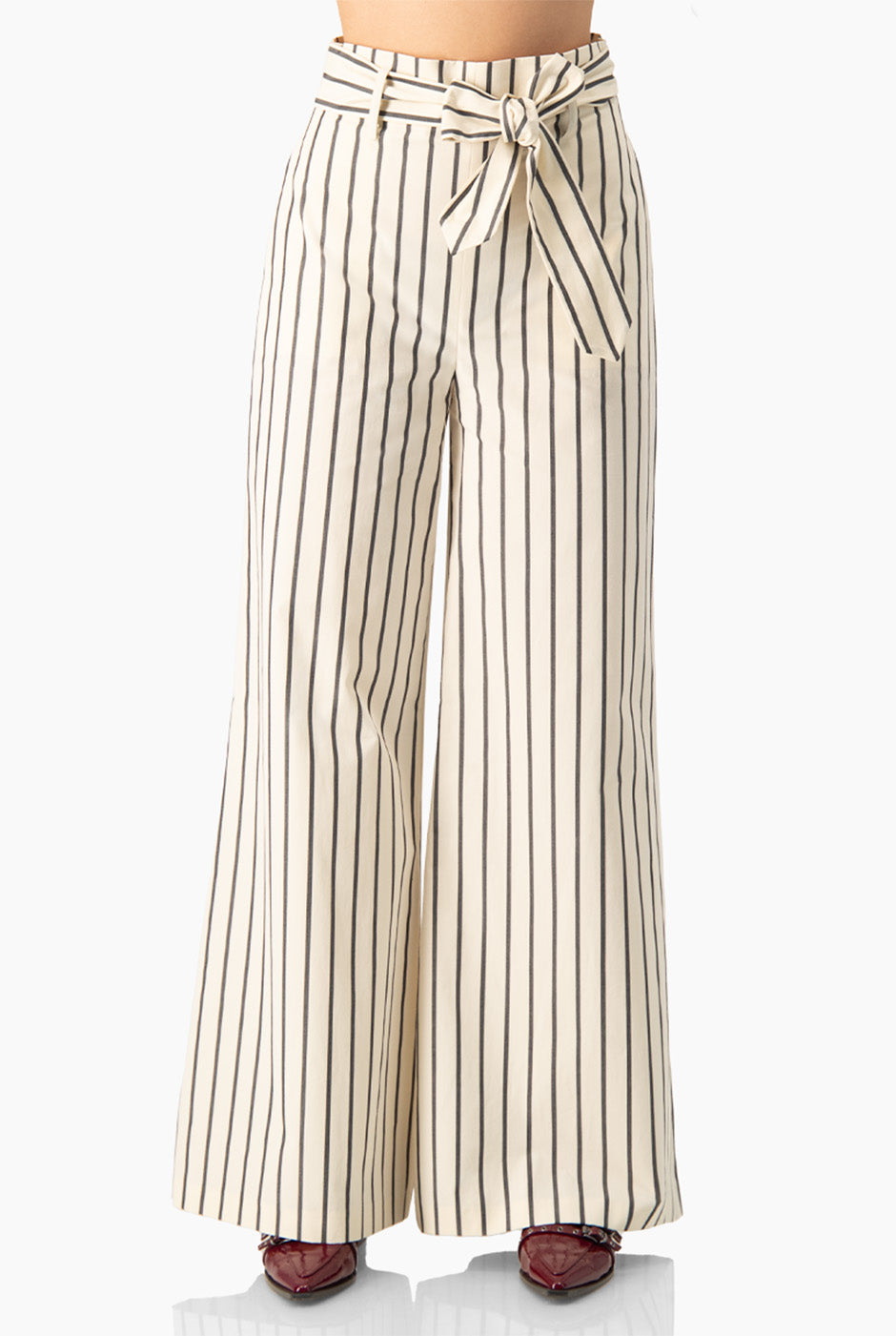 Pantalón recto de rayas con cinturón de lazo
