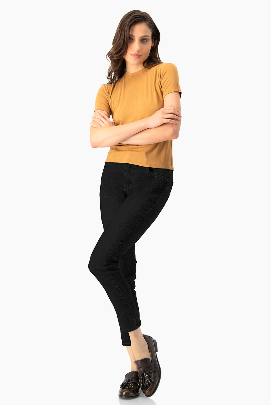 Jeans skinny negros con bolsillos y botón frontal