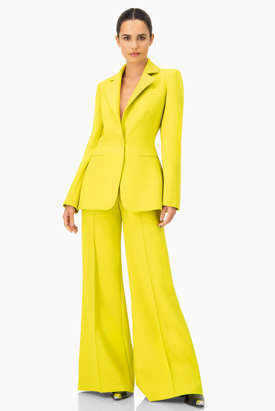 Pantalón verde de pierna amplia con bolsillos laterales