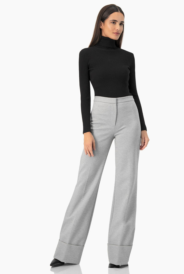 Pantalon campana y dobladillo ancho