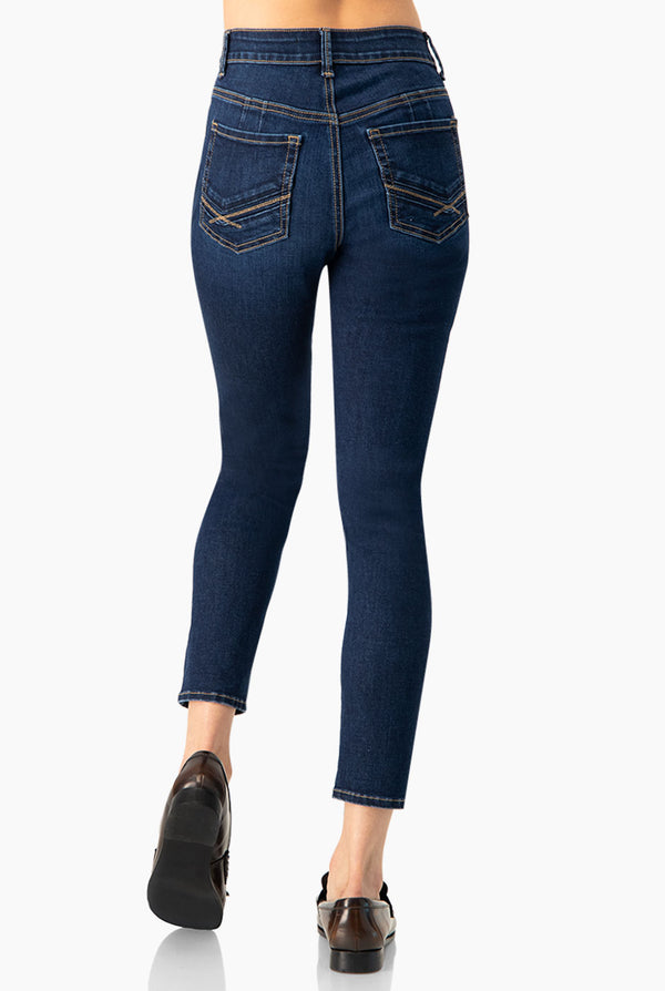 Jeans skinny con un boton frontal