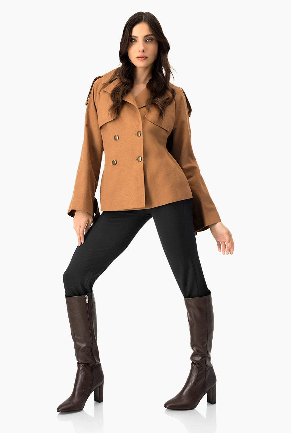 Pantalón negro recto con cierre lateral, diseño liso y formal