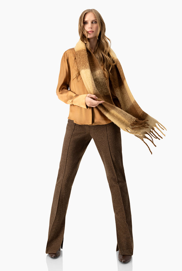 Pantalon cafe con aberturas