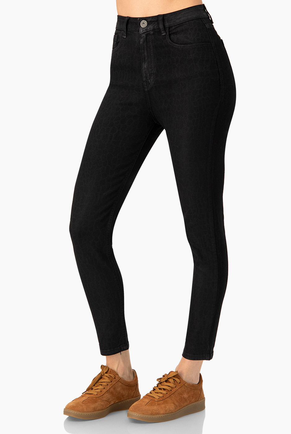 Jeans skinny negros con bolsillos y botón de cintura