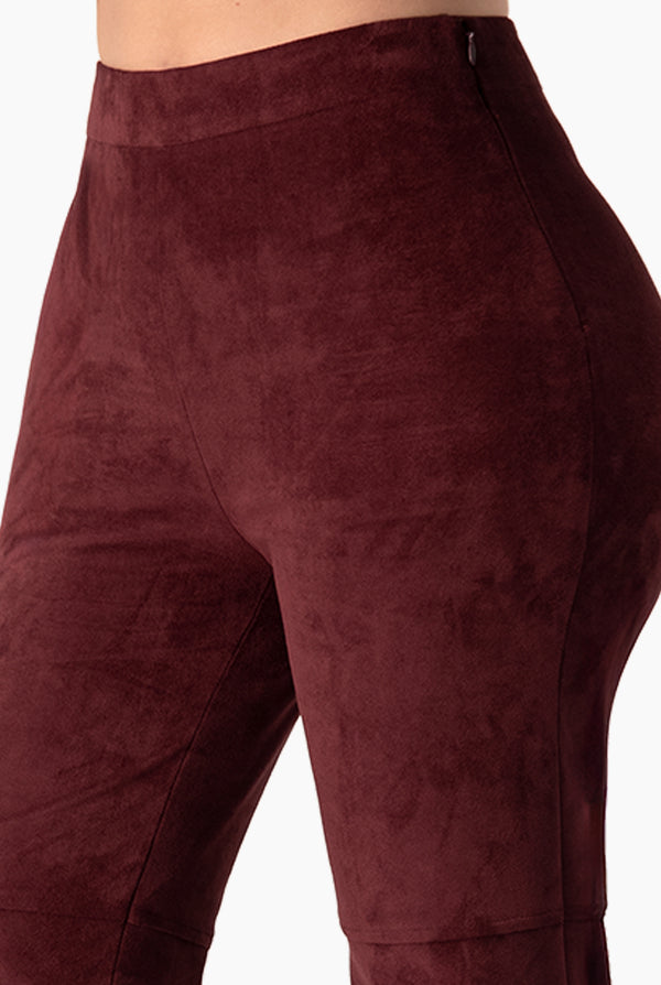 Pantalon liso en tono vino