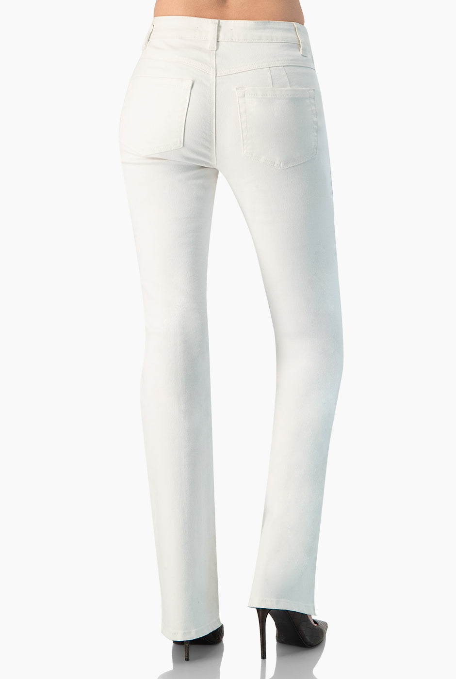 Jeans slim blancos con bolsillos de parche y botón frontal