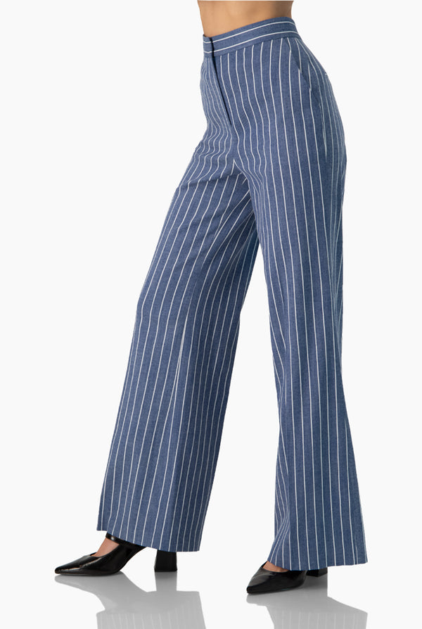 Pantalon de rayas y pierna amplia