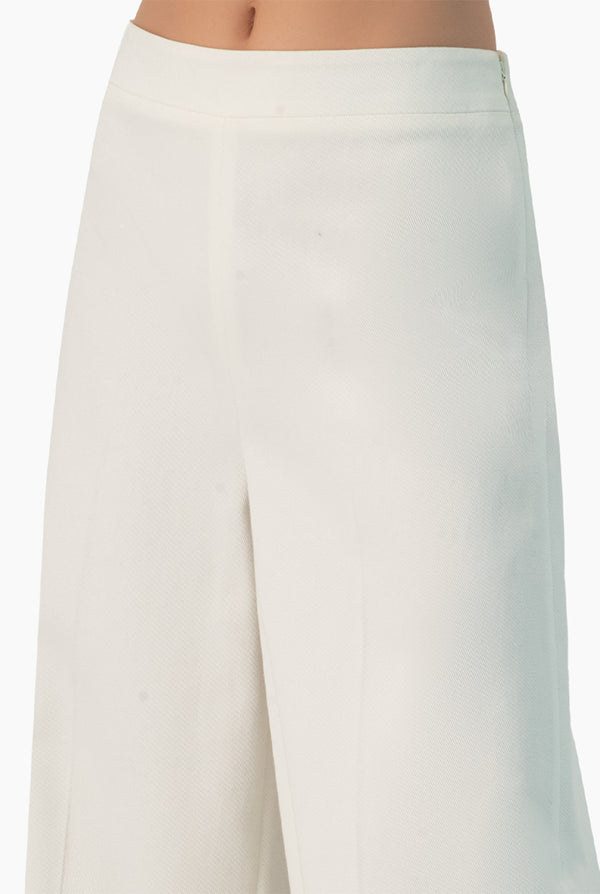 Pantalon blanco de pierna amplia