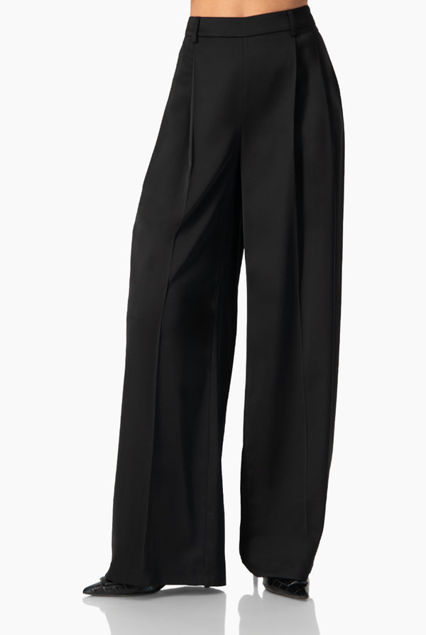 Pantalon negro liso pierna amplia