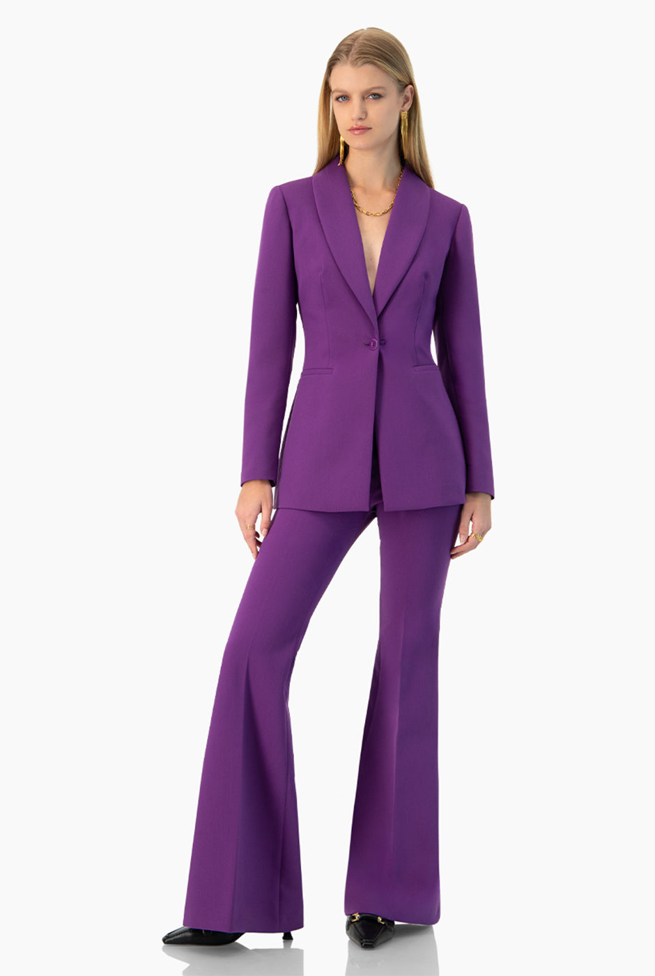 Pantalón acampanado morado sin bolsas y con pinzas traseras