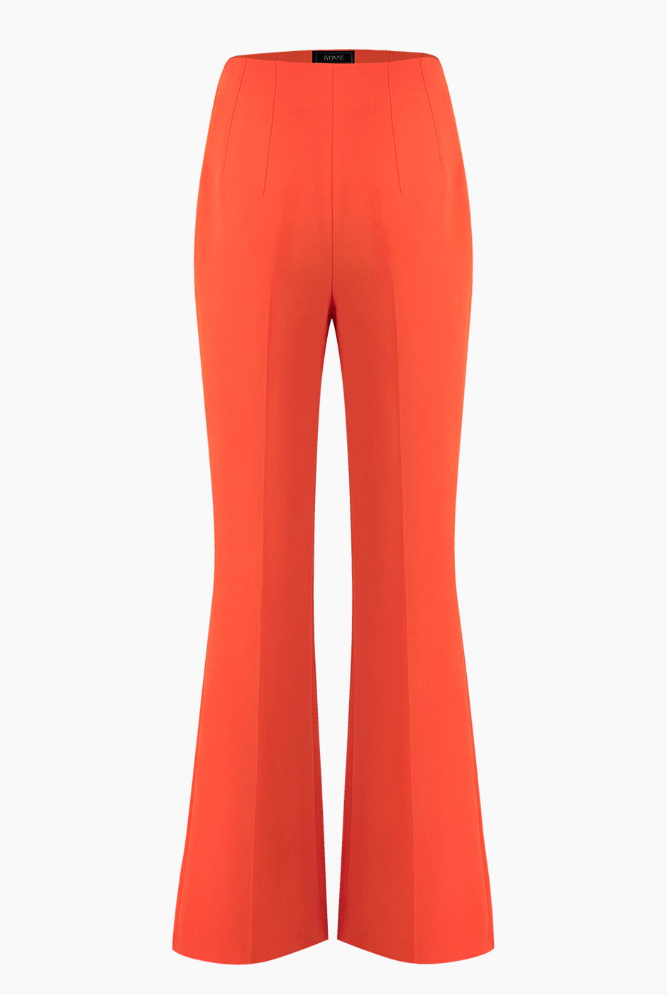Pantalón acampanado naranja con bolsas y costuras visibles