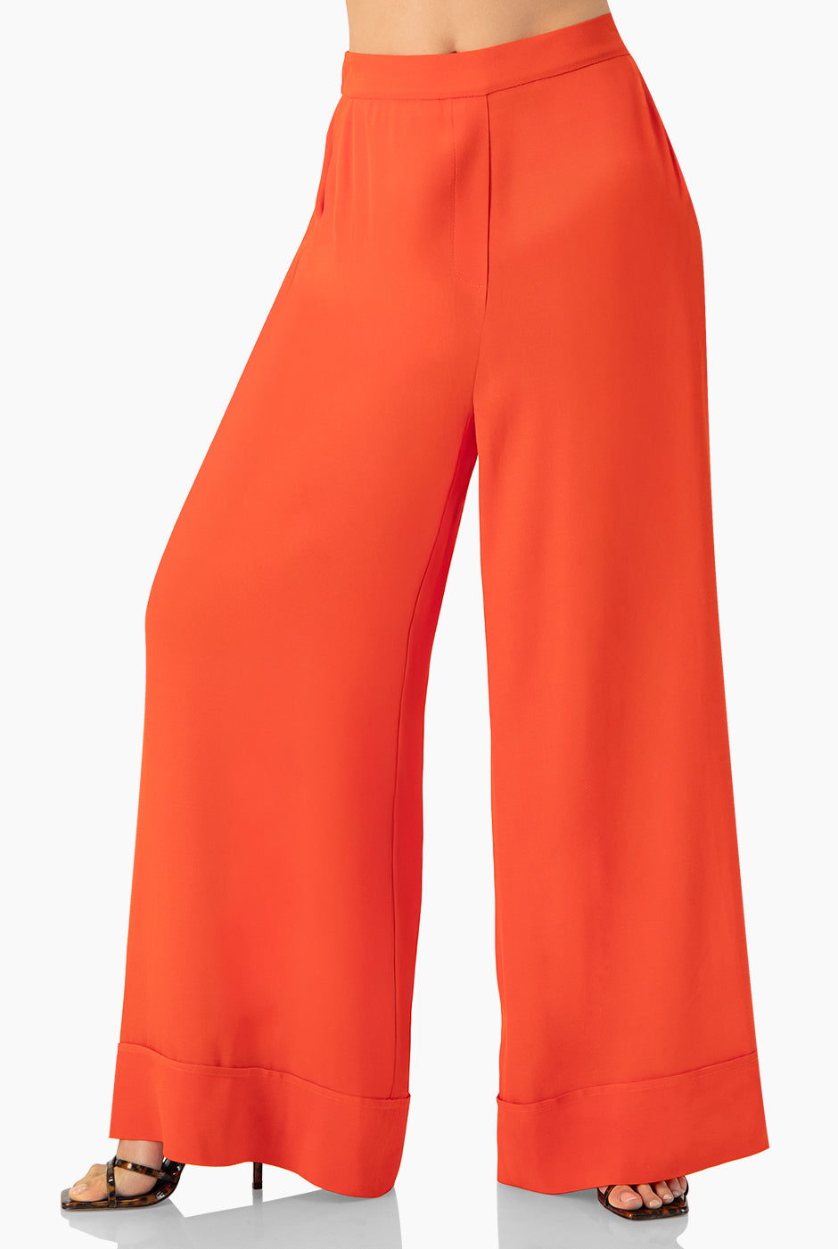 Pantalón naranja de pierna ancha con bolsillos laterales
