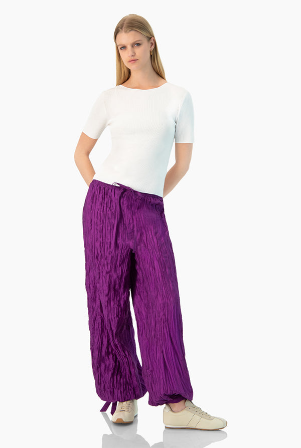 Pantalon morado con cintas