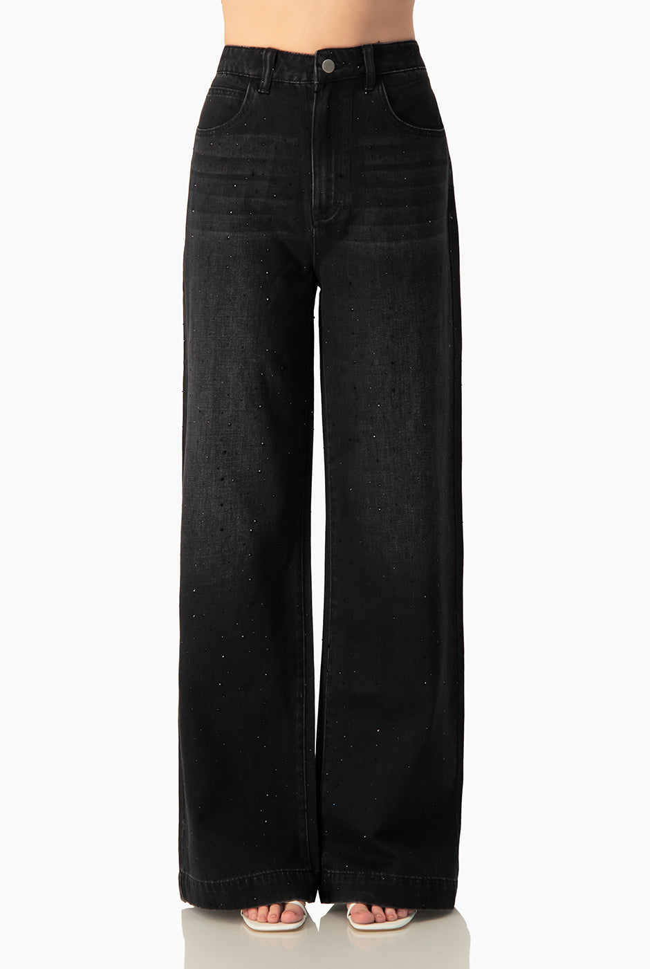 Jeans amplios negros con pedrería y bolsillos traseros