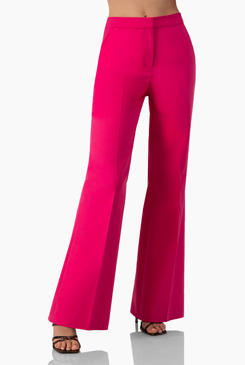 Pantalón fucsia semi campana con bolsillos laterales