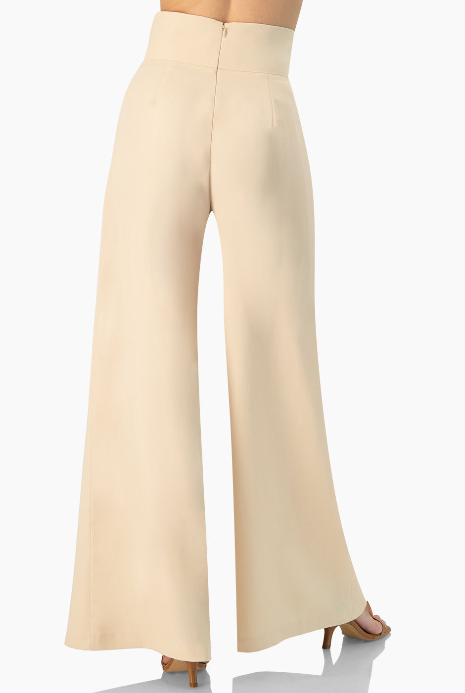 Pantalón amplio con pretina ancha en color arena
