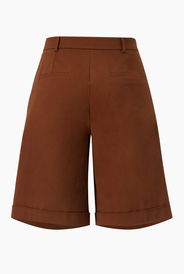 Bermuda lisa con bolsillos