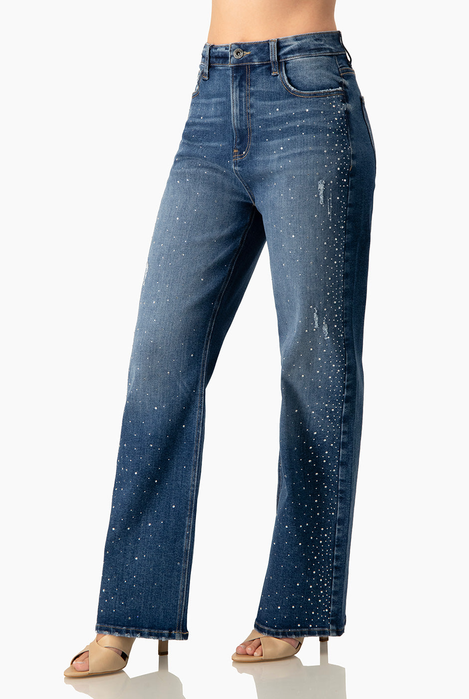 Jeans mom azul con destrucción y estoperol