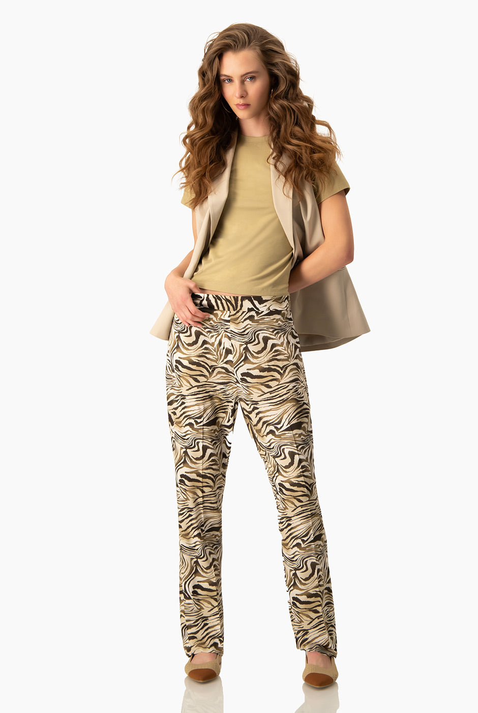 Pantalón capri estampado verde olivo, animal print