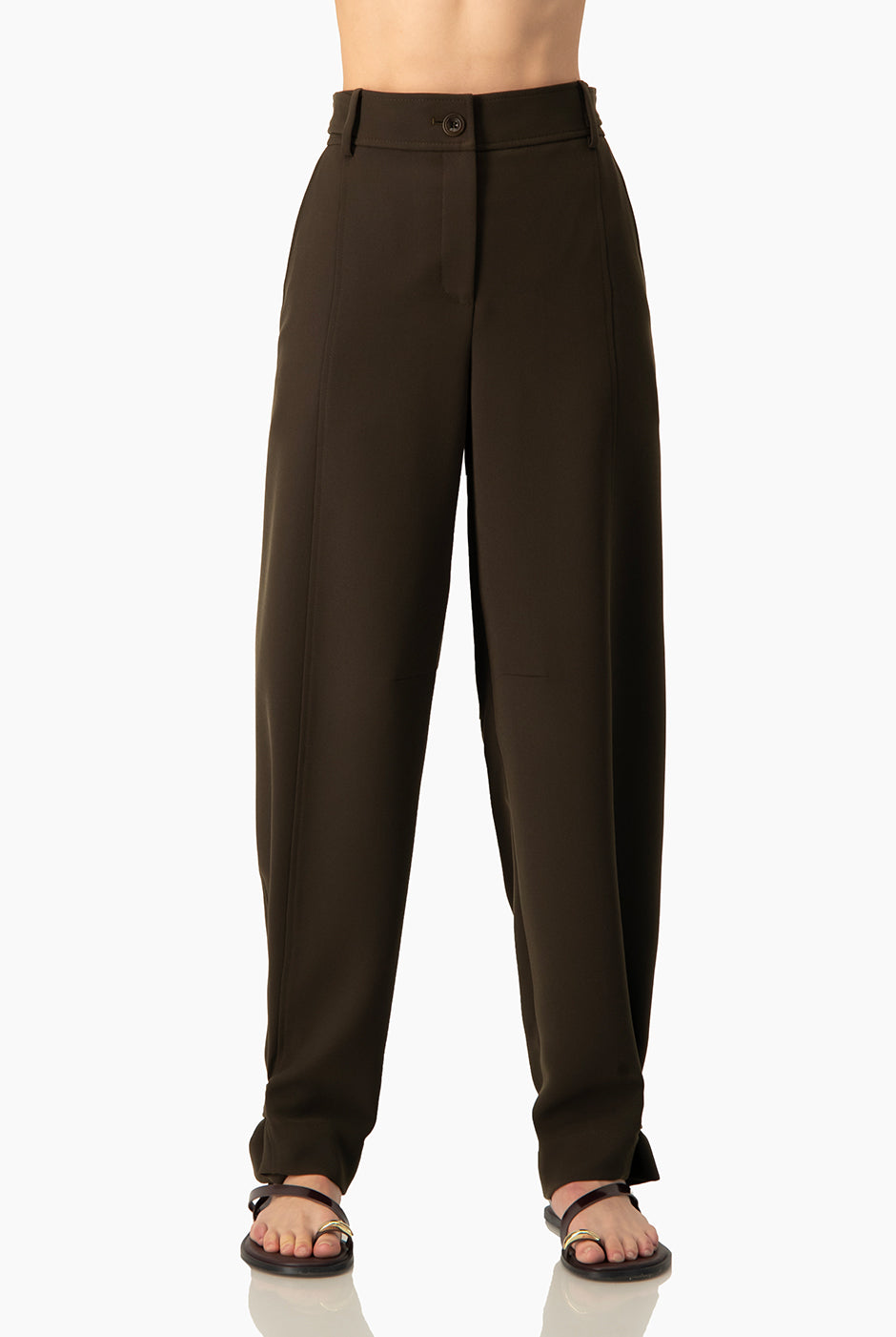 Pantalón recto verde olivo con charreteras y bolsillos