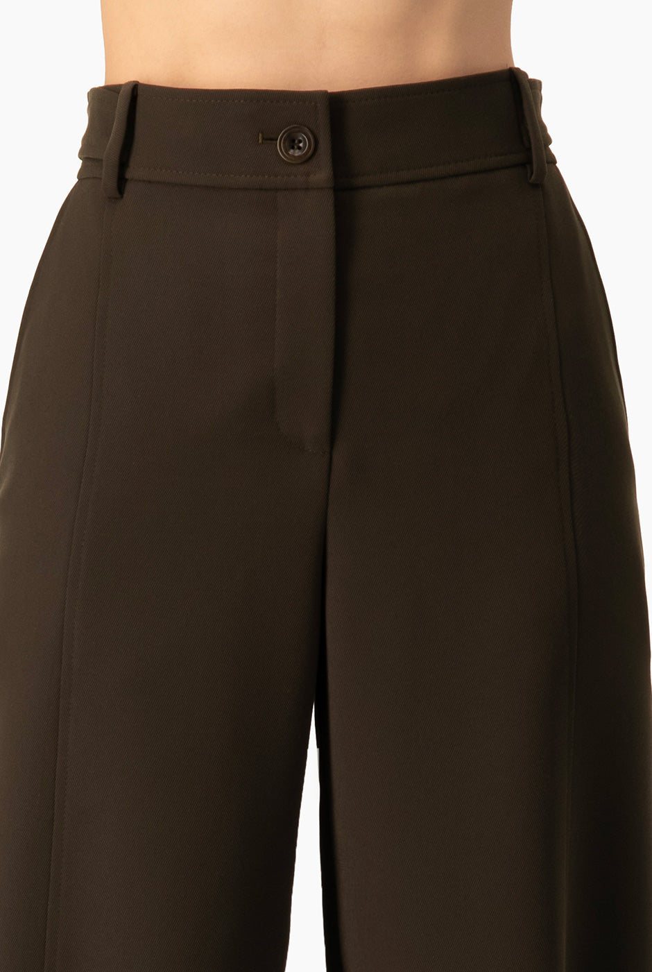 Pantalón recto verde olivo con charreteras y bolsillos