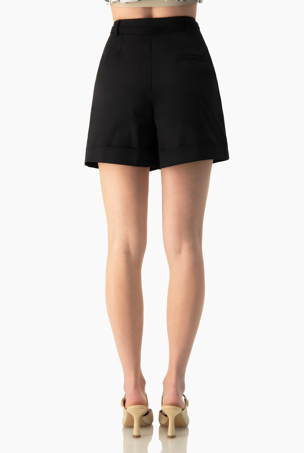 Short negro con pinzas
