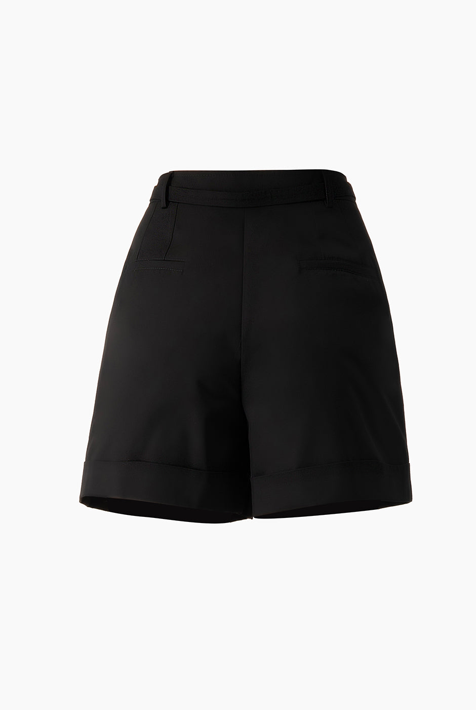Short negro con pinzas frontales y cinturón