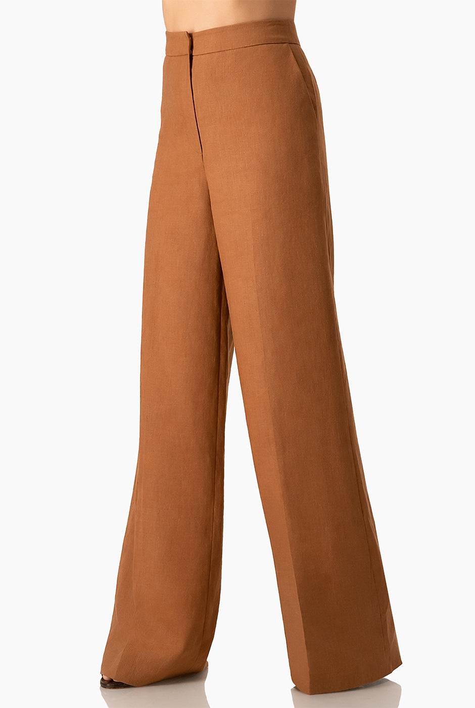 Pantalón recto amplio café con bolsillos laterales