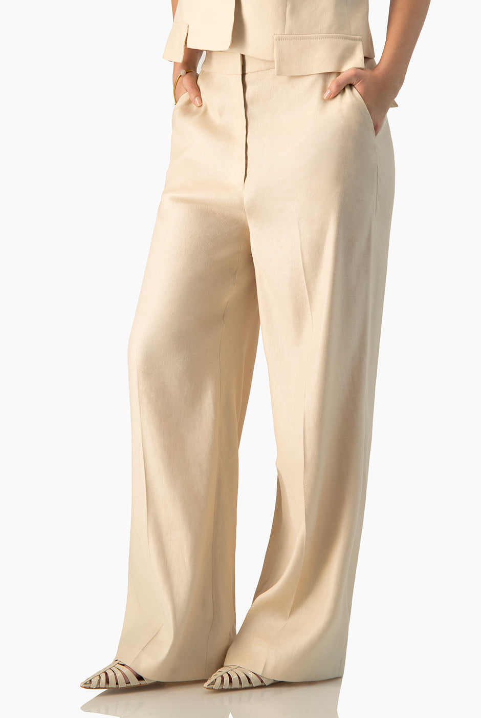 Pantalón Ivonne beige de pierna ancha con bolsillos laterales