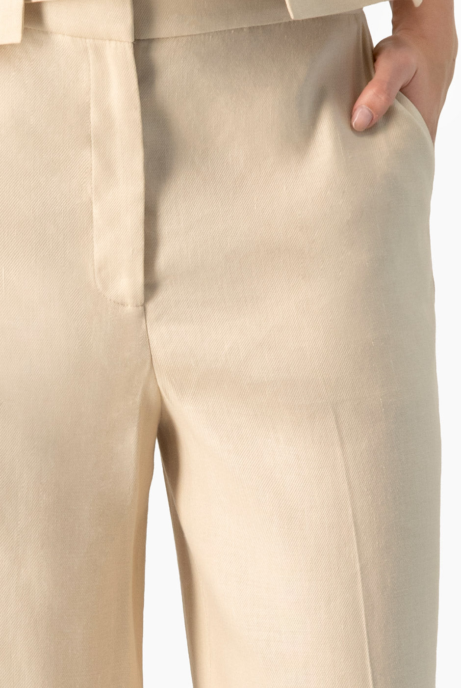 Pantalón Ivonne beige de pierna ancha con bolsillos laterales