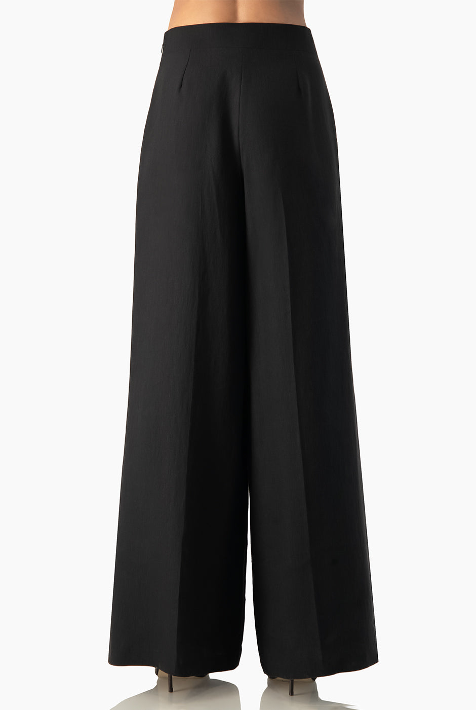 Pantalón Ivonne negro de pierna ancha con pliegues frontales