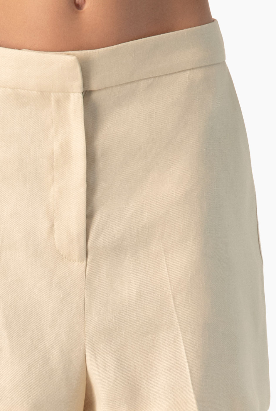 Short sastreado beige Ivonne con bolsillos laterales