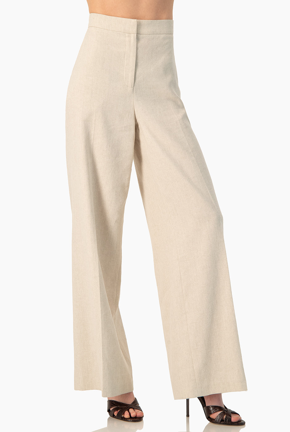 Pantalón recto Ivonne beige con bolsillos y cierre oculto