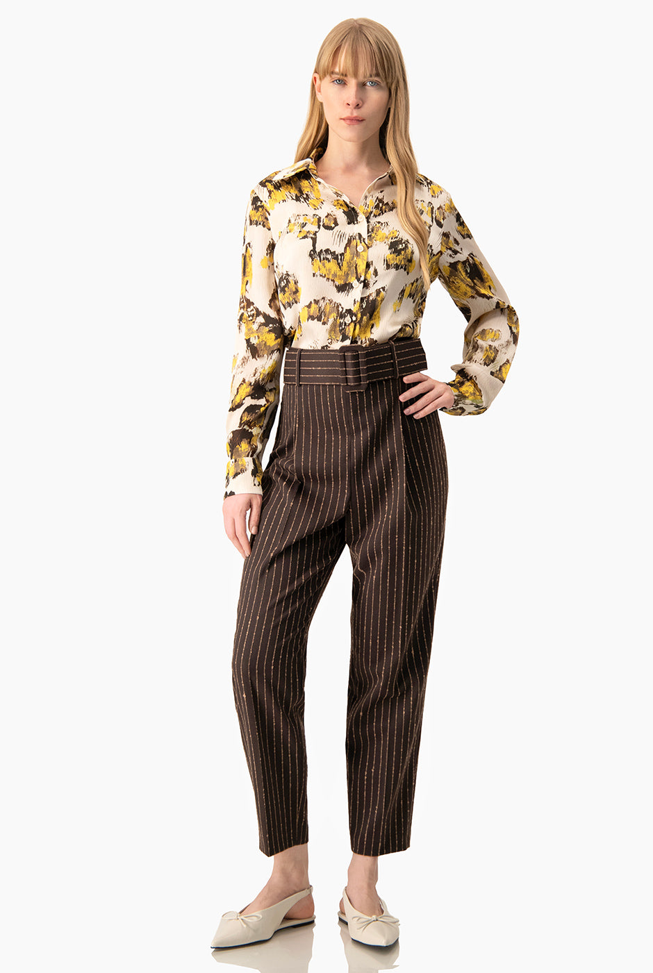 Pantalón recto de rayas café Ivonne con cinturón