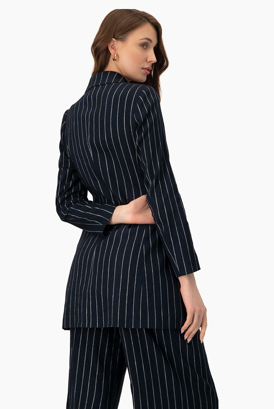 Saco blazer azul marino con rayas y bolsillos