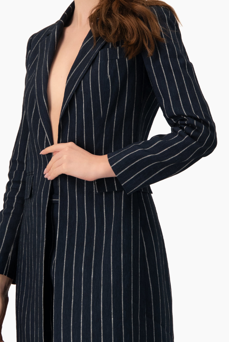 Saco blazer azul marino con rayas y bolsillos