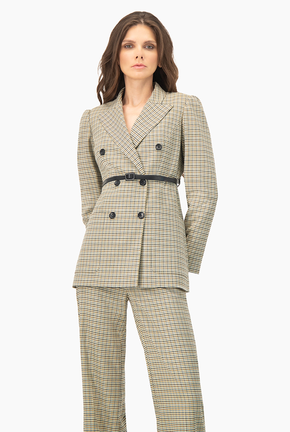 Saco blazer cruzado olivo con doble botonadura y cinturón