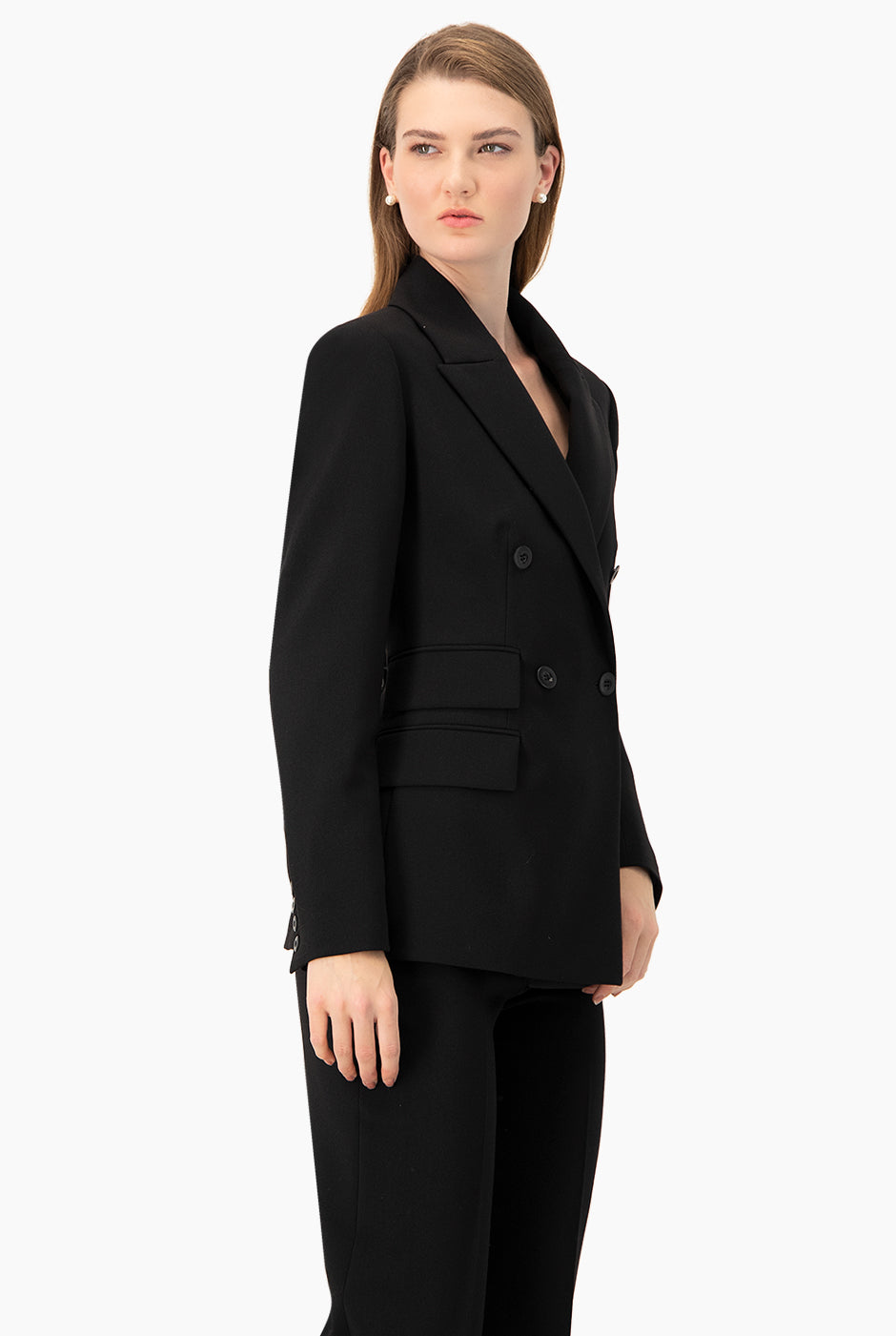 Saco sastreado negro con bolsillos y botones dobles