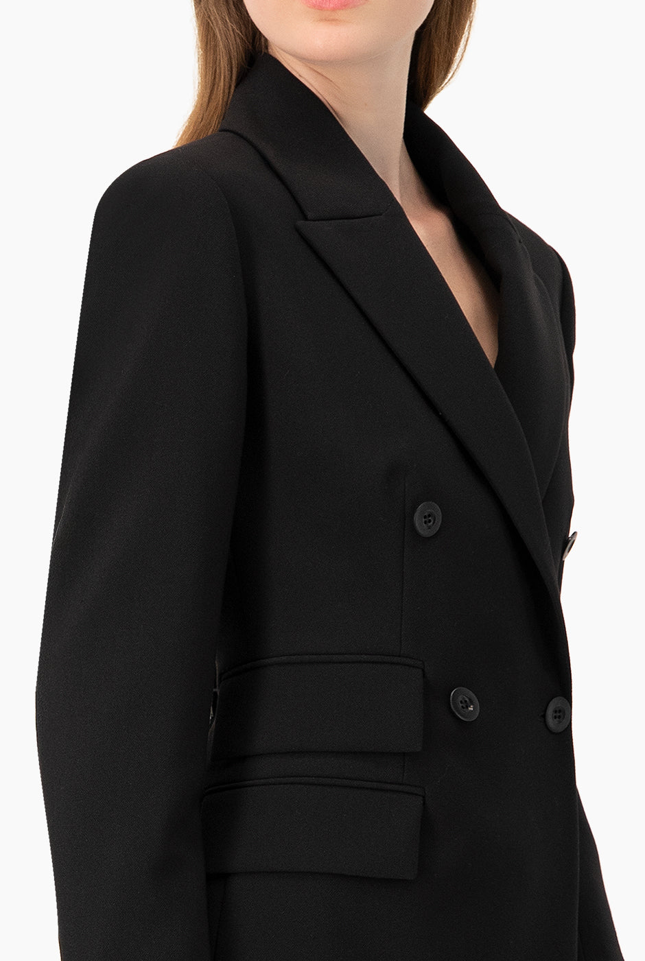 Saco sastreado negro con bolsillos y botones dobles