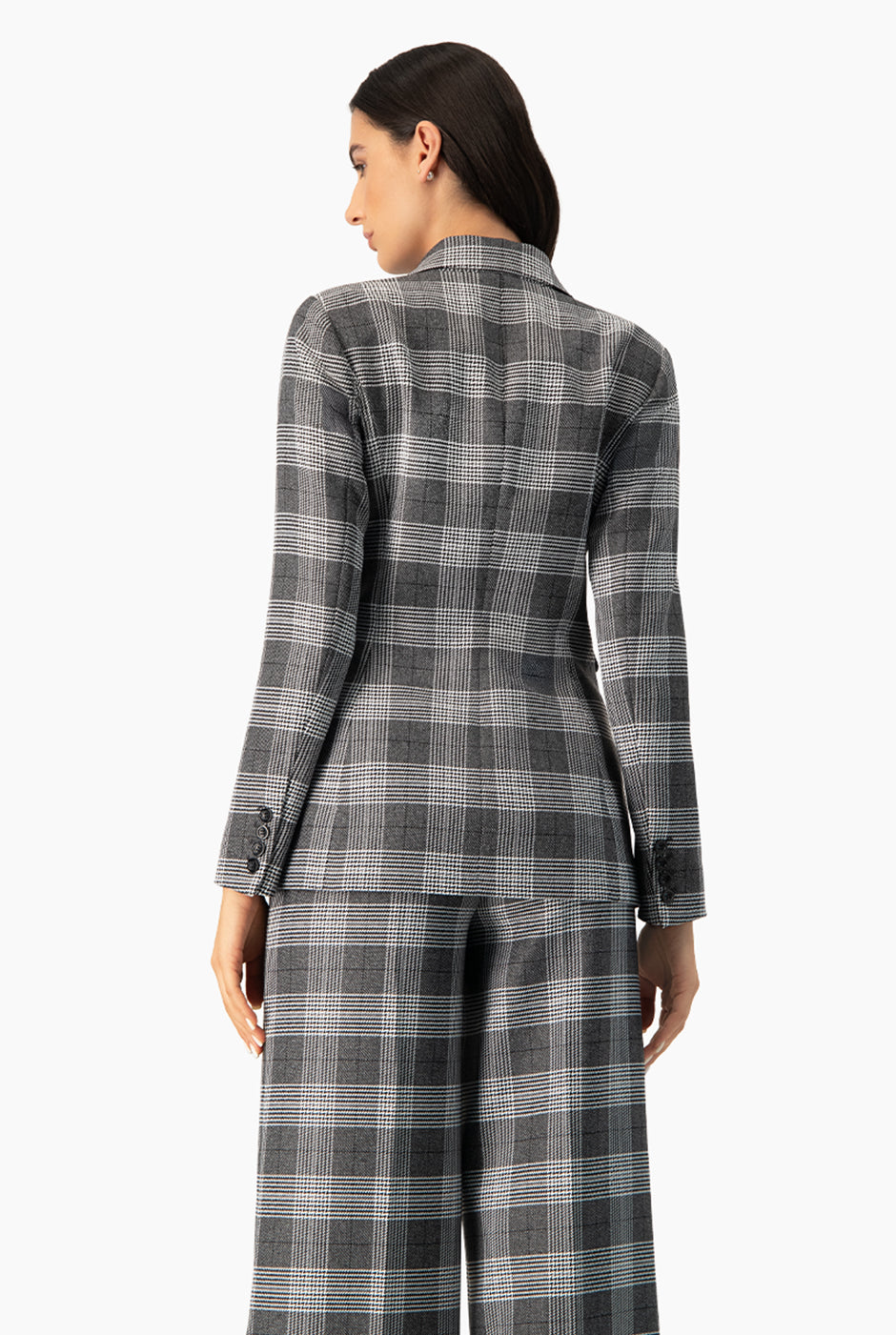 Saco negro sastreado con doble botonadura y cuadros