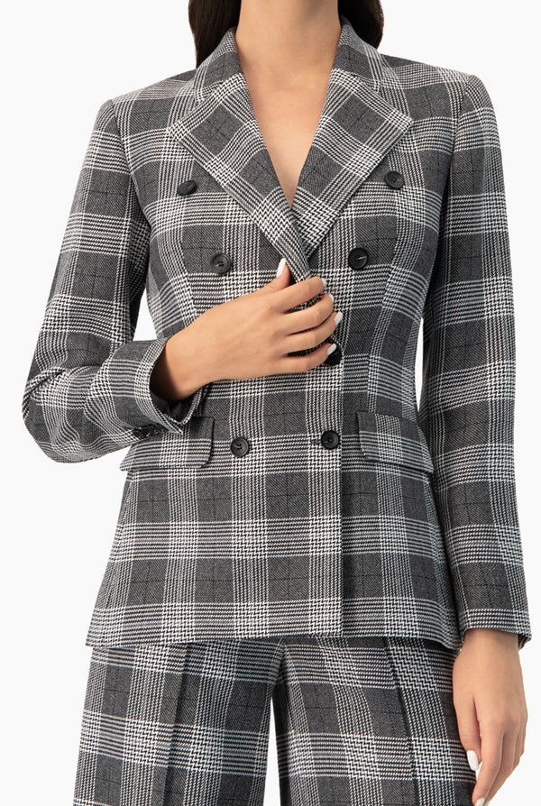 Saco sastreado y doble botonadura