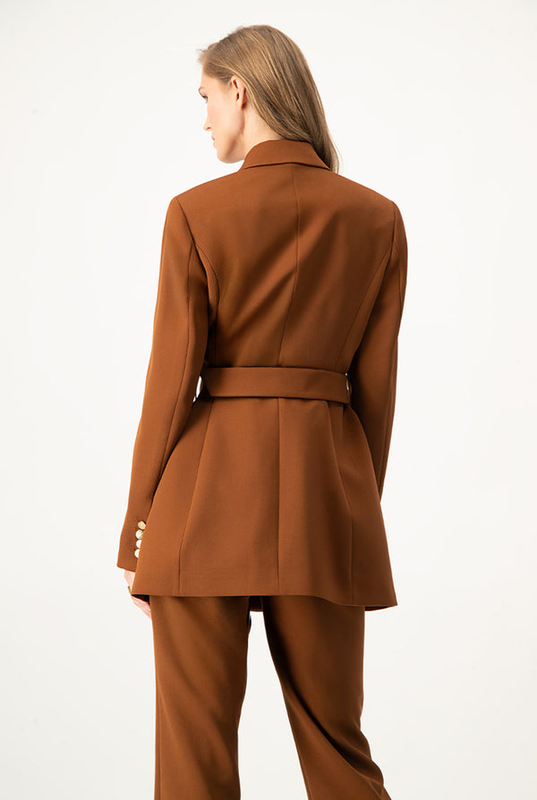 Saco cruzado y cinta en cintura