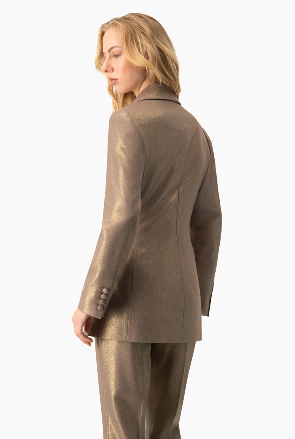 Blazer café elegante con bolsillos y solapa