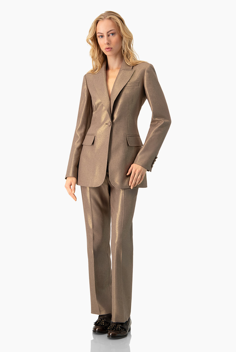 Blazer café elegante con bolsillos y solapa