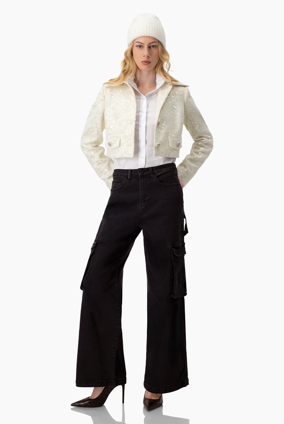 Saco corto marfil con lentejuelas y botones frontales