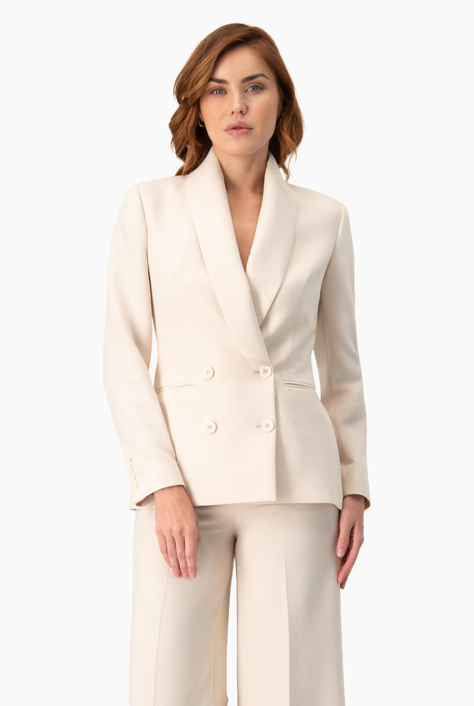 Saco liso marfil con doble botonadura y solapa esmoquin