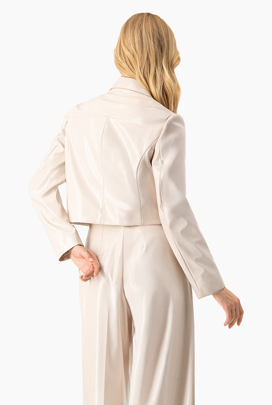 Saco blazer marfil de vinipiel con botones y solapa