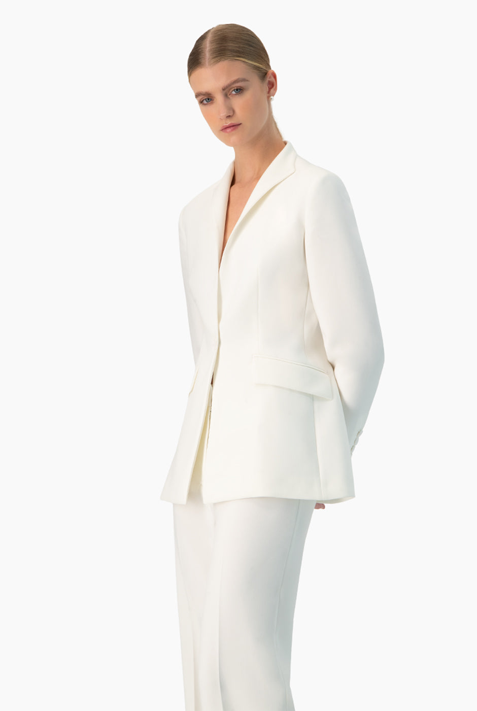 Saco blazer marfil de un botón con solapas clásicas