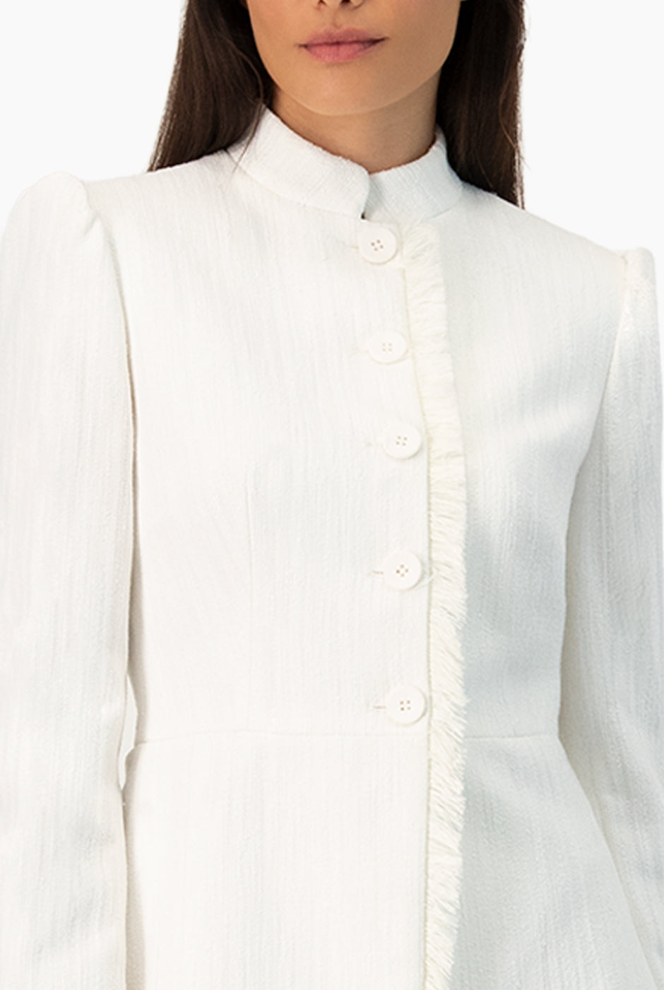 Saco marfil con botones y flecos en el bajo