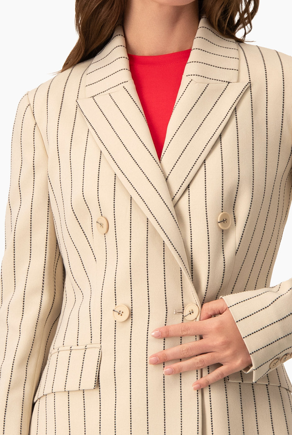 Saco Ivonne rayado beige con doble botonadura y bolsillos